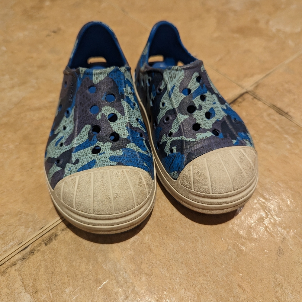 Kids size 8 Crocs